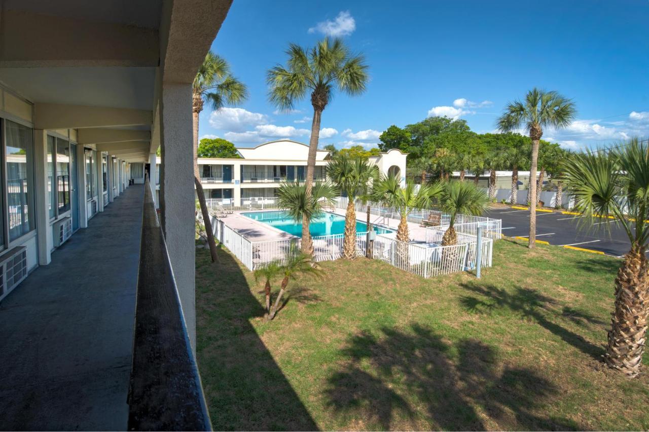 Bayside Inn Pinellas Park - Clearwater ภายนอก รูปภาพ