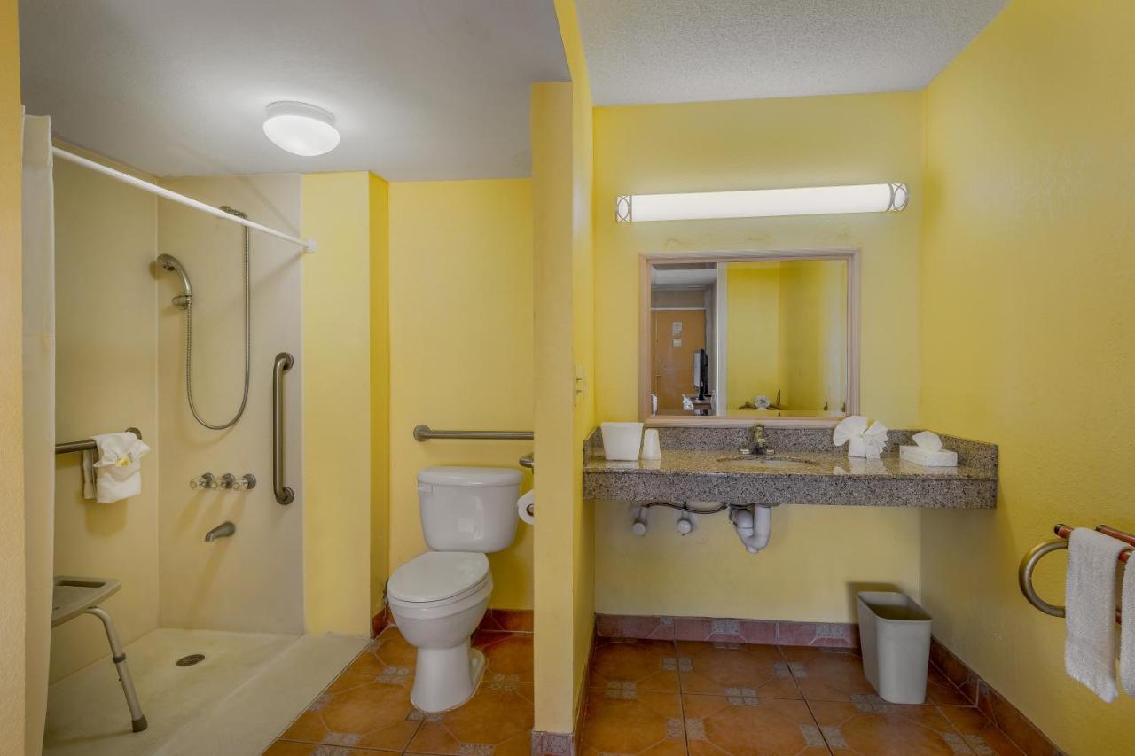 Bayside Inn Pinellas Park - Clearwater ภายนอก รูปภาพ
